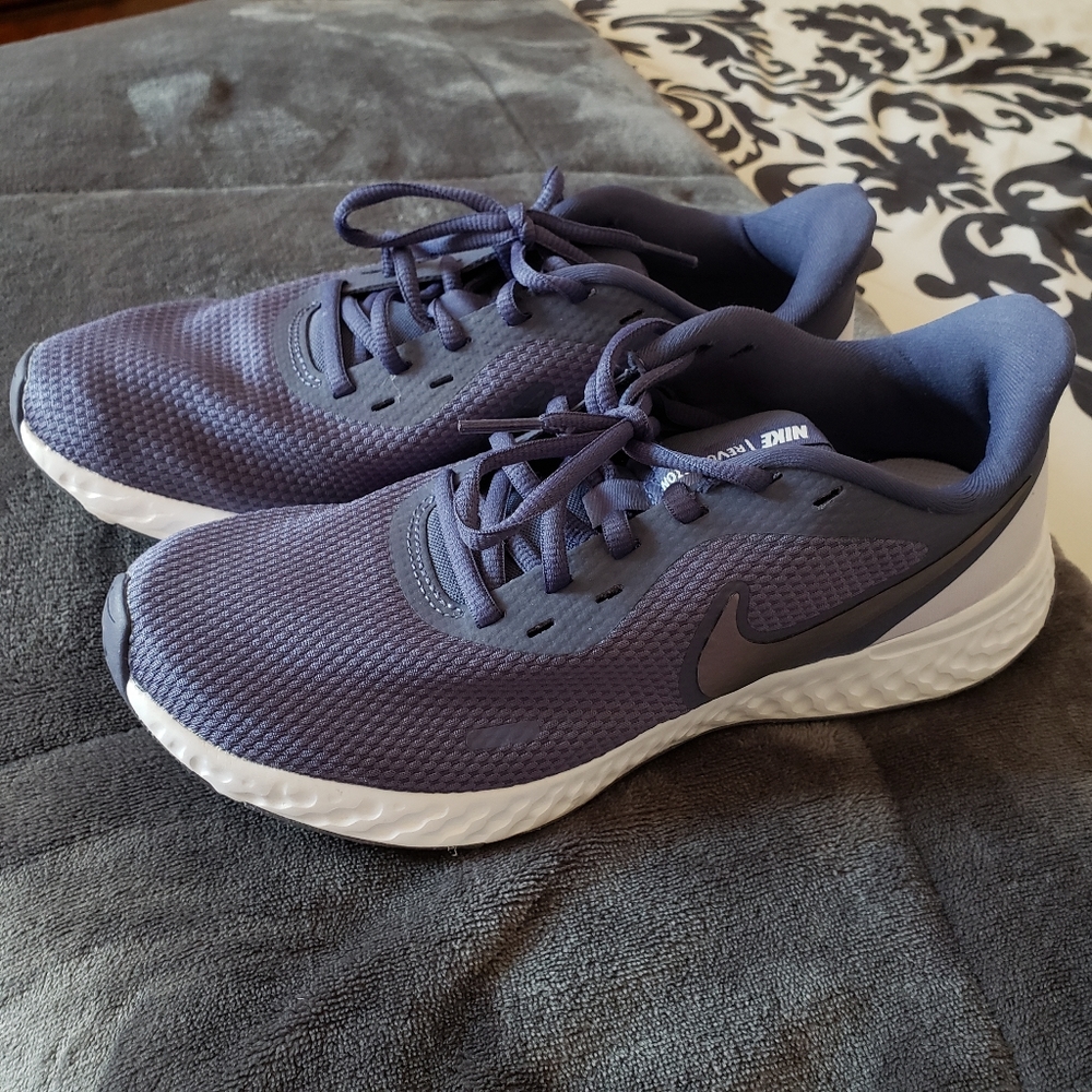 Womens Nike Revolution
